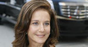 Debra Winger’s Measurements: Bra Size, Height, Weight and More